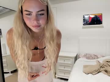 ariah_is_blonde